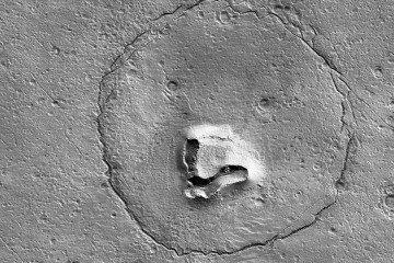 На Марсе нашли изображение медвежонка Паддингтона
