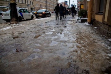 Комблаг Петербурга не посчитал нужным в гололед вывести на уборку города достаточное количество техники