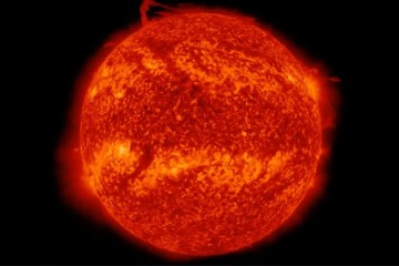 Отколовшийся кусок солнца огорошил ученых