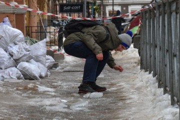 Жительница Петербурга получит компенсацию после падения на гололеде