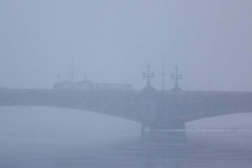 Жители Петербурга не увидели на улицах спецтехнику Смольного после новых снегопадов
