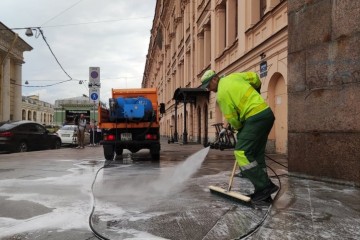 Петербуржцы посчитали отчеты Пониделко об «уборке» Петербурга от пыли показушными