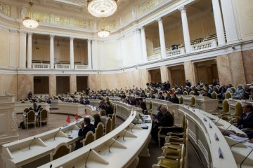В отношении соратницы Беглова Раховой выдвинуты обвинения по делу о присвоении 28 млн. Депутат «не знает никакой информации»
