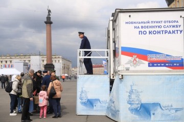 Власти Петербурга требуют от бизнеса оказать «содействие» в наборе контрактников