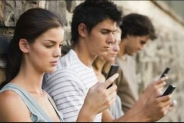 Психологи определили, что мобильный телефон - помеха живому человеческому общению