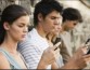 Психологи определили, что мобильный телефон - помеха живому человеческому общению